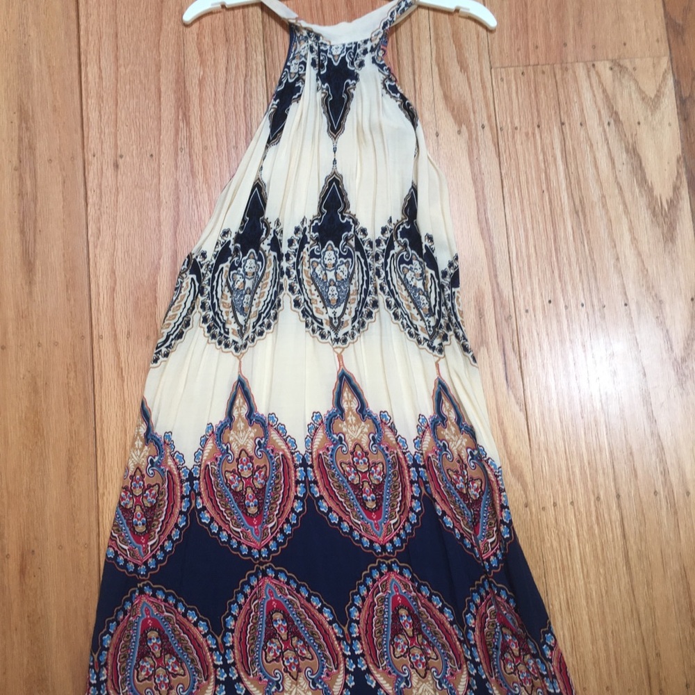 Printed halter dress w tie in back